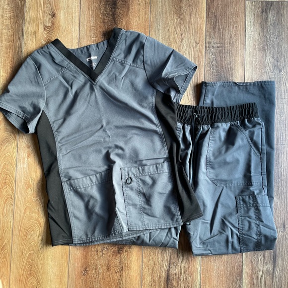 Grey small scrubstar scrub set - Picture 1 of 5